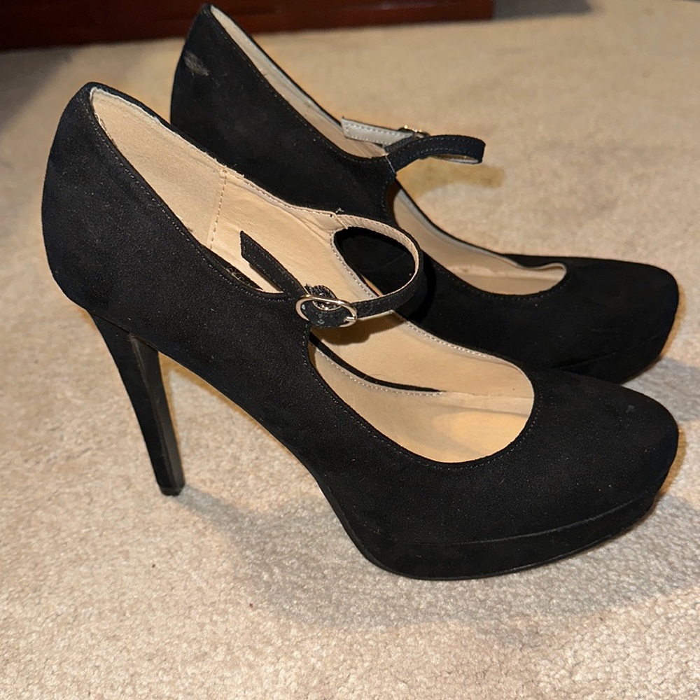 Chinese Laundry platform Heels size 8